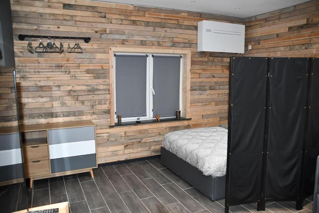 Logement In Wood Брюжлет Екстериор снимка