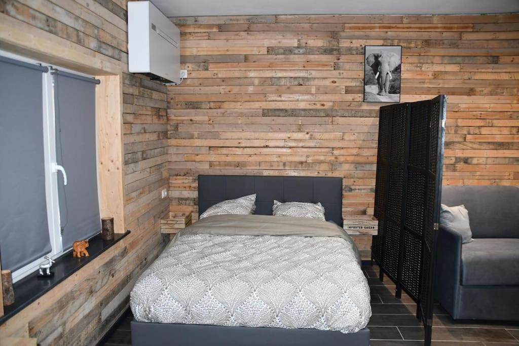 Logement In Wood Брюжлет Екстериор снимка