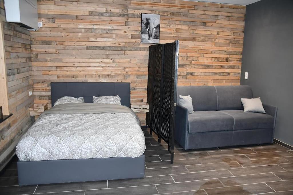 Logement In Wood Брюжлет Екстериор снимка