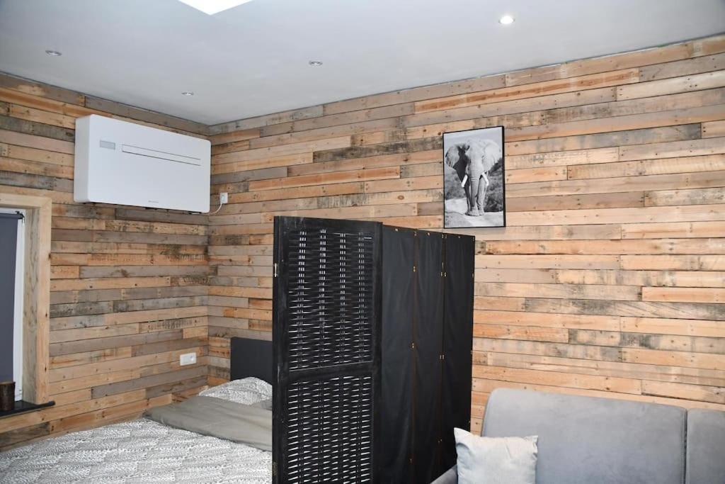 Logement In Wood Брюжлет Екстериор снимка